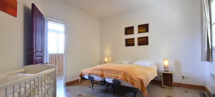 Holiday Home in Luzy with Fenced Garden图片