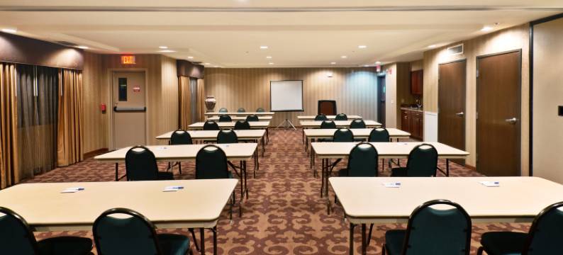 Holiday Inn Express 显示低(Holiday Inn Express SHOW LOW by IHG)图片