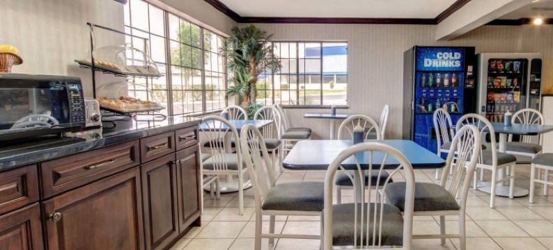 埃尔帕索西部的伊克诺套房旅馆(Econo Lodge Inn & Suites)图片