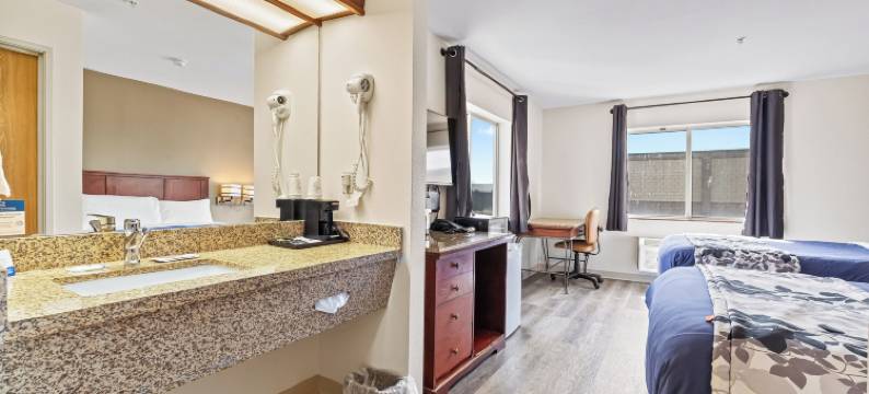 南帕罗德威套房旅馆(Rodeway Inn & Suites)图片