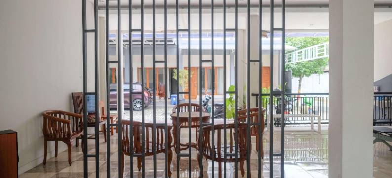 红多兹酒店-近布洛拉克里多索诺体育场(Reddoorz Near Stadion Kridosono Blora)图片