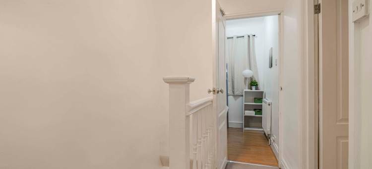 Cozy 3-Bedroom Home in Droylsden图片