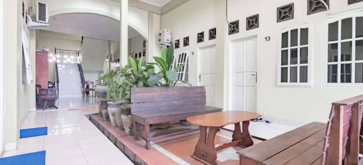 红多兹伊斯兰酒店-近巴图安帕巴士站2号(RedDoorz Syariah Near Terminal Batu Ampar 2)图片