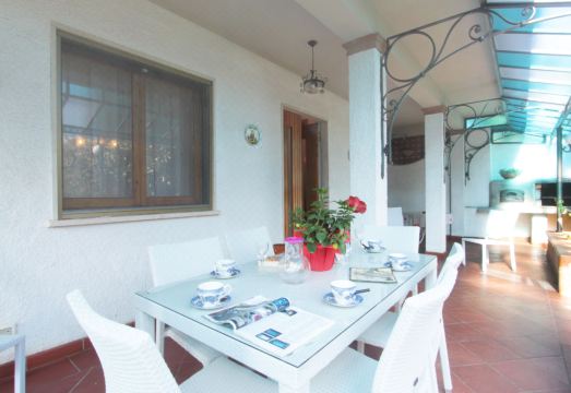 Lavinia Hotel Overview