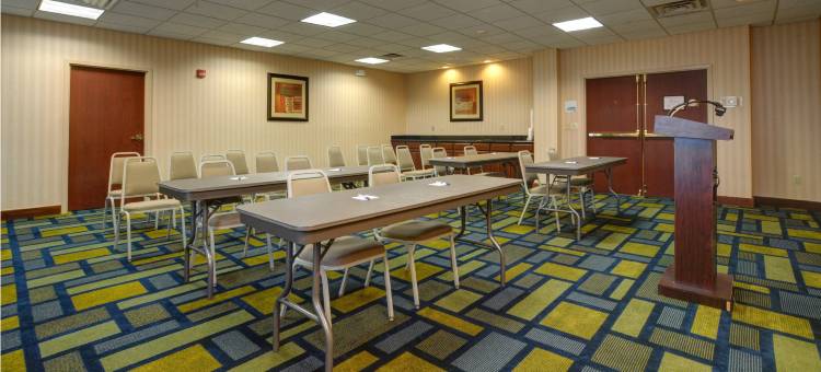 智选假日套房酒店中西部市(Holiday Inn Express & Suites Midwest City)图片