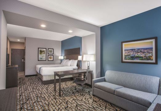 La Quinta Inn & Suites by Wyndham CullmanHotel Overview