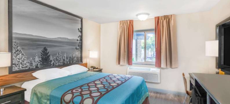 雷丁速8酒店(Super 8 by Wyndham Redding)图片