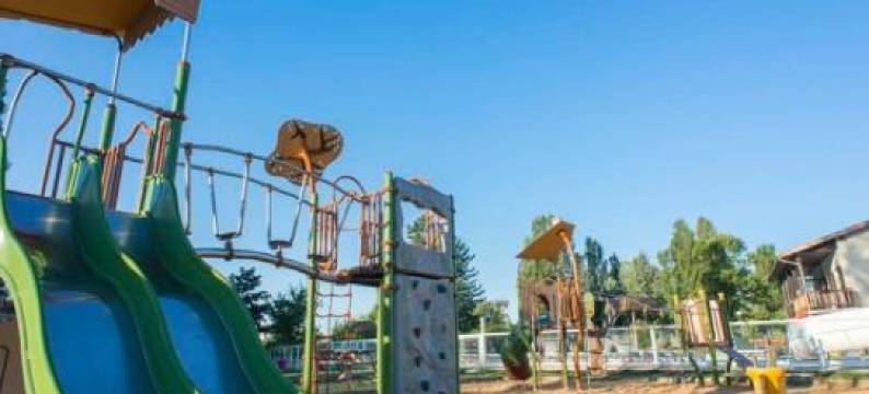 孔德里约河岸西布卢正式营地(Camping Officiel Siblu les Rives de Condrieu)图片