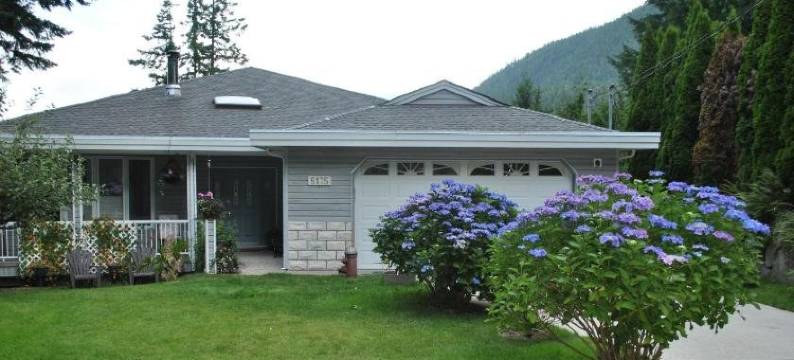 马德拉公园度假套房民宿(Madeira Park Oceanview Suites)图片