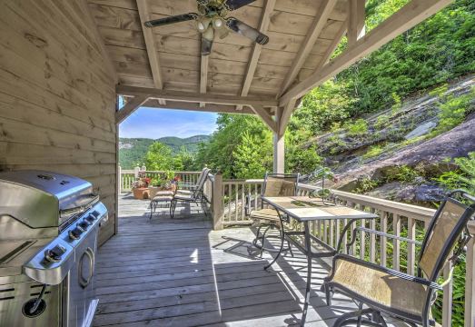 'The Wow House' - Sapphire Home w/ Deck & Views! Hotel Overview