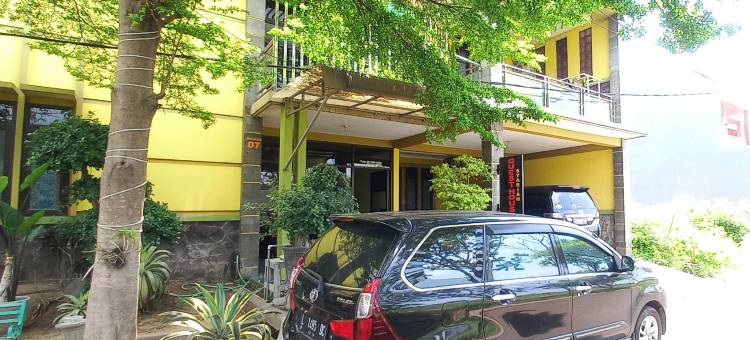 红门酒店-沙利亚靠近绕道克里安(RedDoorz Syariah Near Bypass Krian)图片