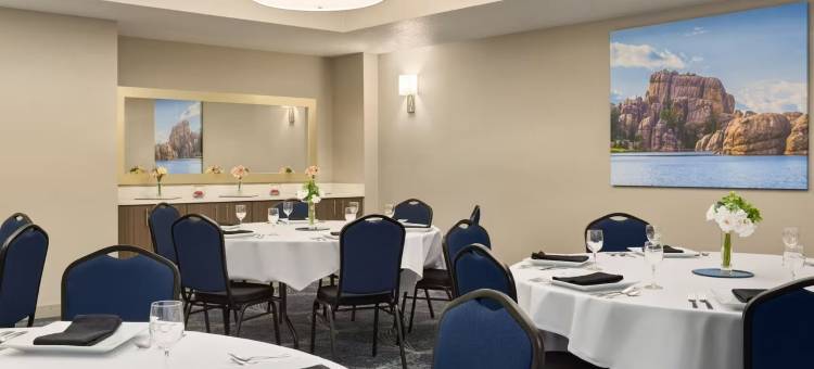 温德姆瓦提基水上乐园拉昆塔温德姆酒店套房(La Quinta Inn and Suites by Wyndham at WaTiki Waterpark)图片