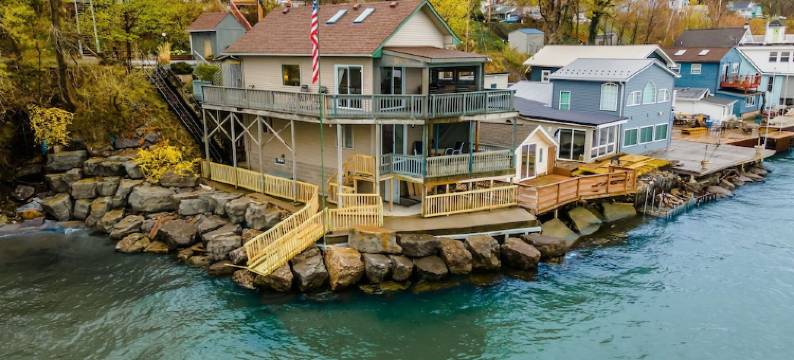 Sea Breeze Lakefront Cottage Steps to Hiking, Beach, Boat launch, Amusement Park图片