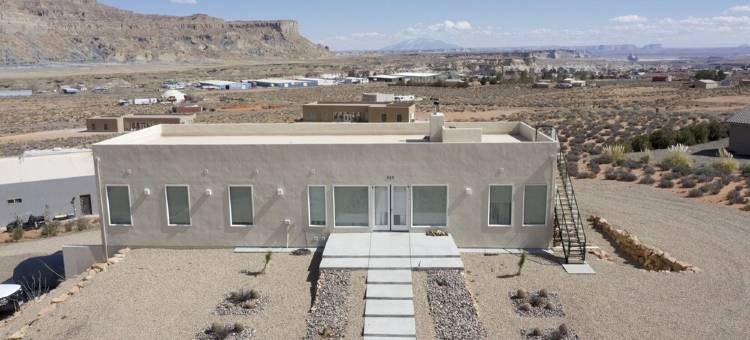 日出鲍威尔湖和羚羊峡谷-火盆、观星和观景别墅(Lake Powell Sunrise Villa by Antelope Canyon - Firepit, Stargazing & Scenic View)图片
