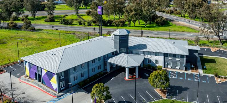 希尔顿威廉斯Spark(Spark by Hilton Williams)图片