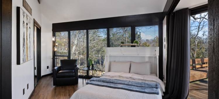 Indoor Pool and Scenic Lake Views - Stunning Treetop Retreat图片