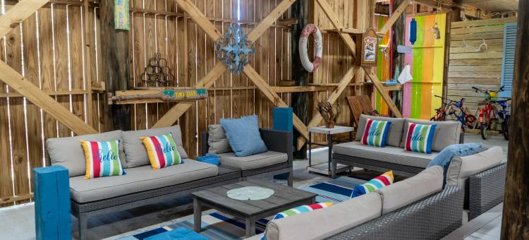 Bayfront Vistas and Private Pool - Spectacular Coastal Retreat图片