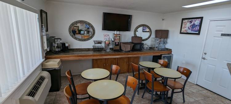 希尔克雷斯特套房旅馆(Hillcrest Inn & Suites Ozona)图片