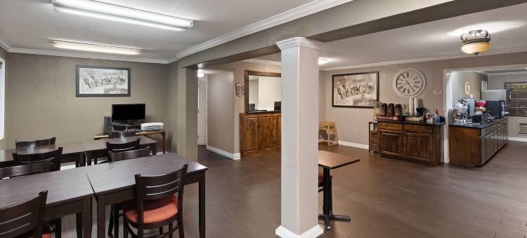 坦佩尔南布鲁斯将军温德姆速 8 酒店(Super 8 by Wyndham Temple S. General Bruce)图片