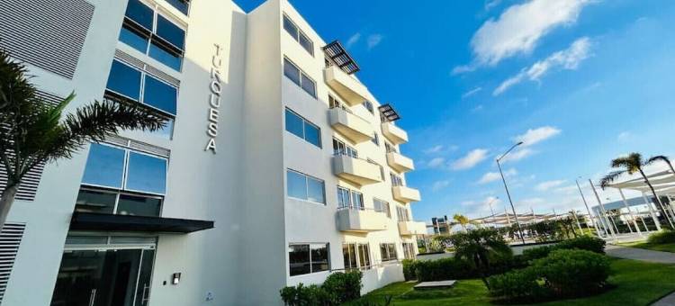 蓝色泻湖(Blue Lagoon)图片