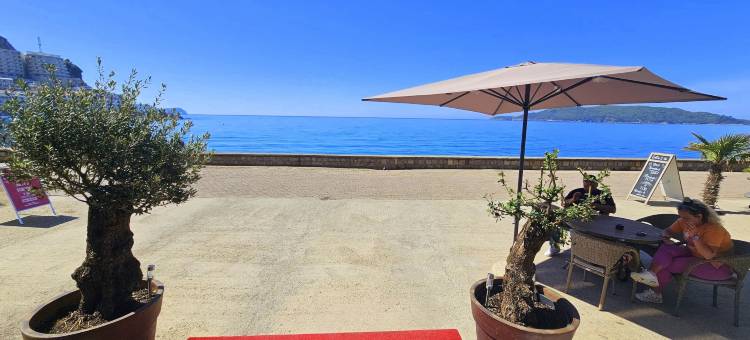 皇家套房(Royalis Suites Rafailovici - Beachfront Sea View Apartments)图片