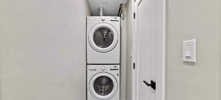 布鲁克林配有WiFi和空调的宽敞三卧室公寓(Spacious 3-bedroom apartment with WiFi, AC in charming Brooklyn)图片