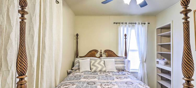 舒适的帮手家住宿，有围栏庭院，欢迎宠物(Cozy Helper Home w/ Fenced Yard, Pets Welcome)图片