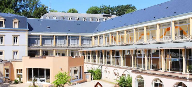布尔邦朗西大酒店 - Logis - 餐厅和水疗中心(Grand Hôtel de Bourbon-Lancy - Logis - Restaurant et Spa)图片