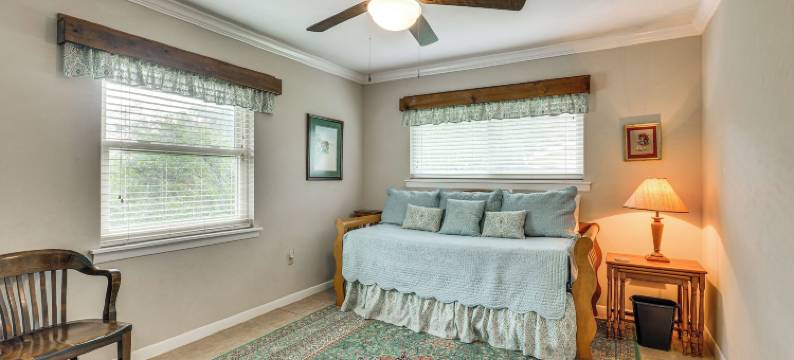 可爱的布赖恩家和阳台 - 距离Kyle Field 4英里!(Lovely Bryan Home w/ Deck - 4 Mi to Kyle Field!)图片