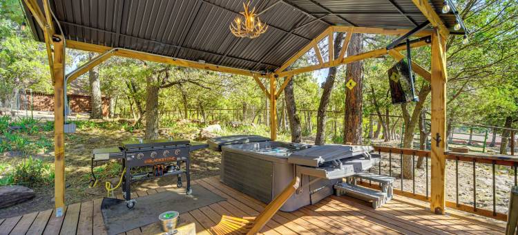 热水浴缸，游戏室：宠物友好的松树小屋！(Hot Tub, Game Room Dog-Friendly Pine Cabin!)图片