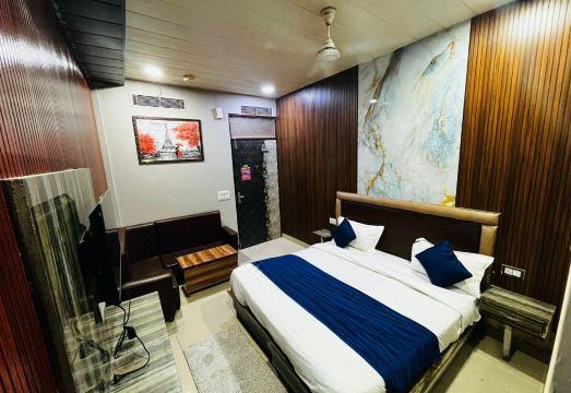 Hotel Grand Inn Hotel Overview