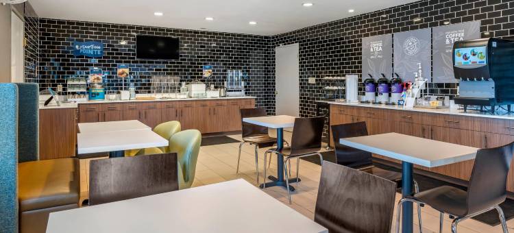 印第安纳波利斯机场凯隆波因特酒店(Clarion Pointe Indianapolis Airport)图片