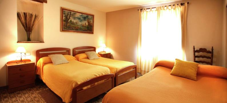 Mansion in La Llacuna with Pool & Mountain Views图片