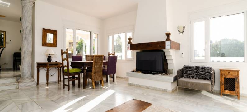 Villa in Marbella with Private Pool and Beach图片