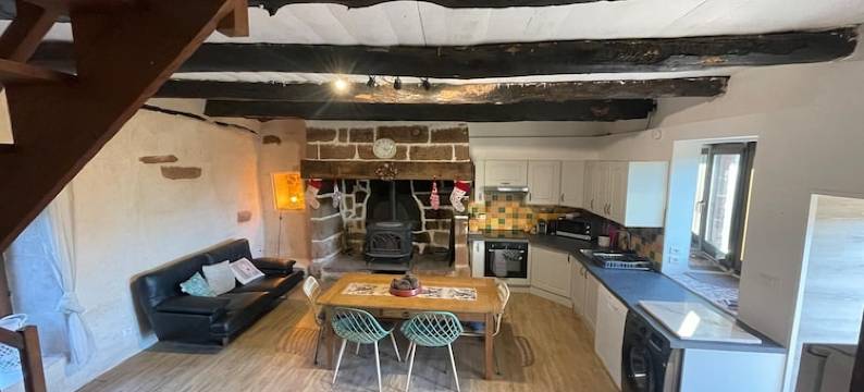 Cottage in Corrèze with Garden Views图片