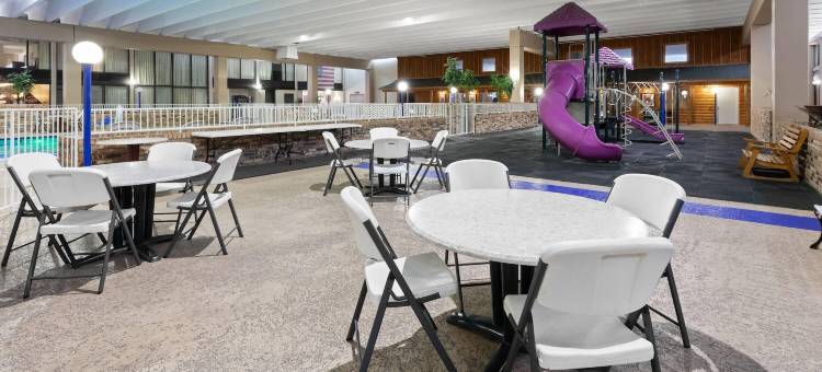 格雷林华美达酒店及会议中心(Ramada by Wyndham Grayling Hotel & Conference Center)图片