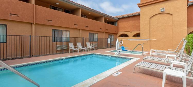 欧申赛德凯艺套房酒店-近彭德尔顿营(Quality Inn & Suites Oceanside Near Camp Pendleton)图片