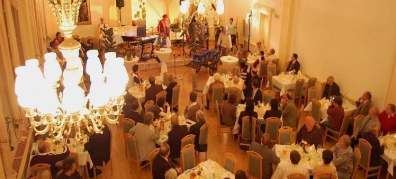 金鸡图林根克洛斯酒店(Hotel Garni Goldene Henne)图片