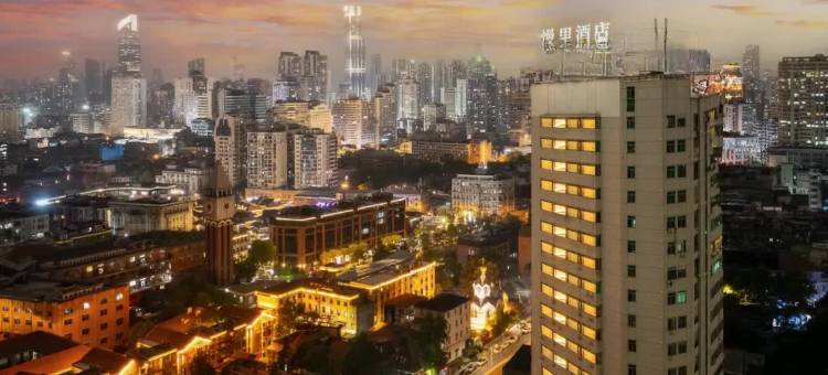 慢里酒店MOMENTUM(武汉江滩江汉路步行街店)图片