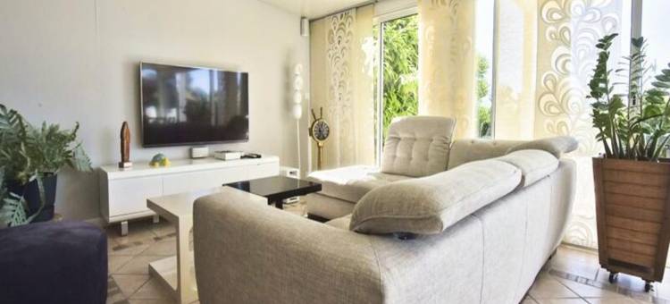 Villa in Antibes with Pool and Sea View图片