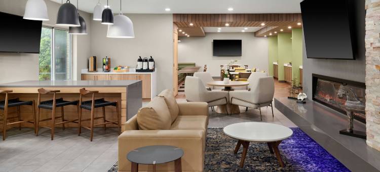 底特律法明顿山万枫酒店(Fairfield Inn & Suites Detroit Farmington Hills)图片