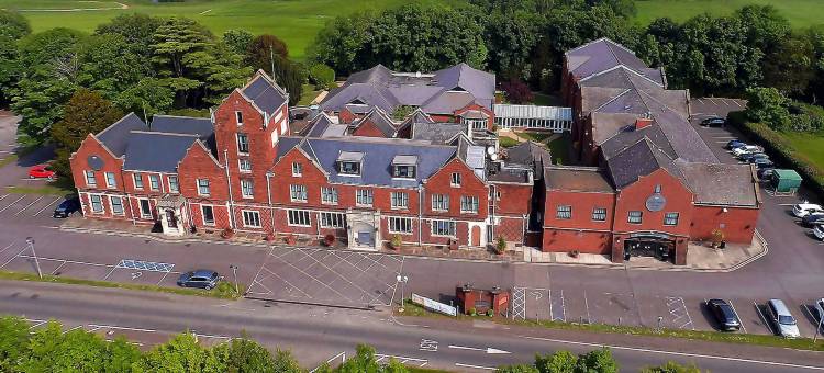 法恩罕猪背岭水疗酒店(Hogs Back Hotel & Spa Nr Farnham)图片