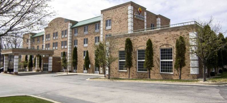 格拉夫顿锡达堡舒适套房酒店(Comfort Inn & Suites Grafton-Cedarburg)图片