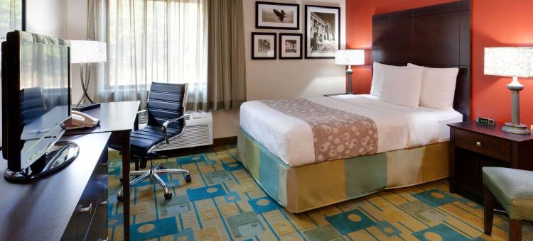 普拉茨堡拉昆塔温德姆套房酒店(La Quinta Inn & Suites by Wyndham Plattsburgh)图片