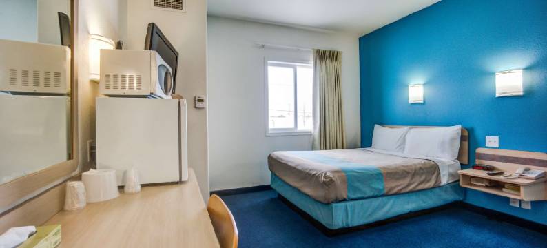 红鹿6号汽车旅馆(Motel 6 Red Deer, AB)图片