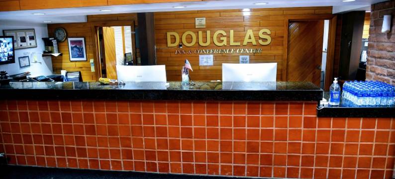 道格拉斯会议中心旅馆(Douglas Inn and Conference Center)图片