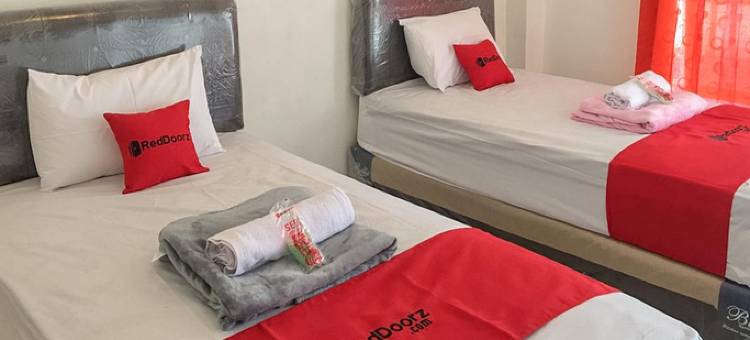 红多兹酒店-近RS米特拉克卢亚加瓦鲁(RedDoorz Near RS Mitra Keluarga Waru)图片