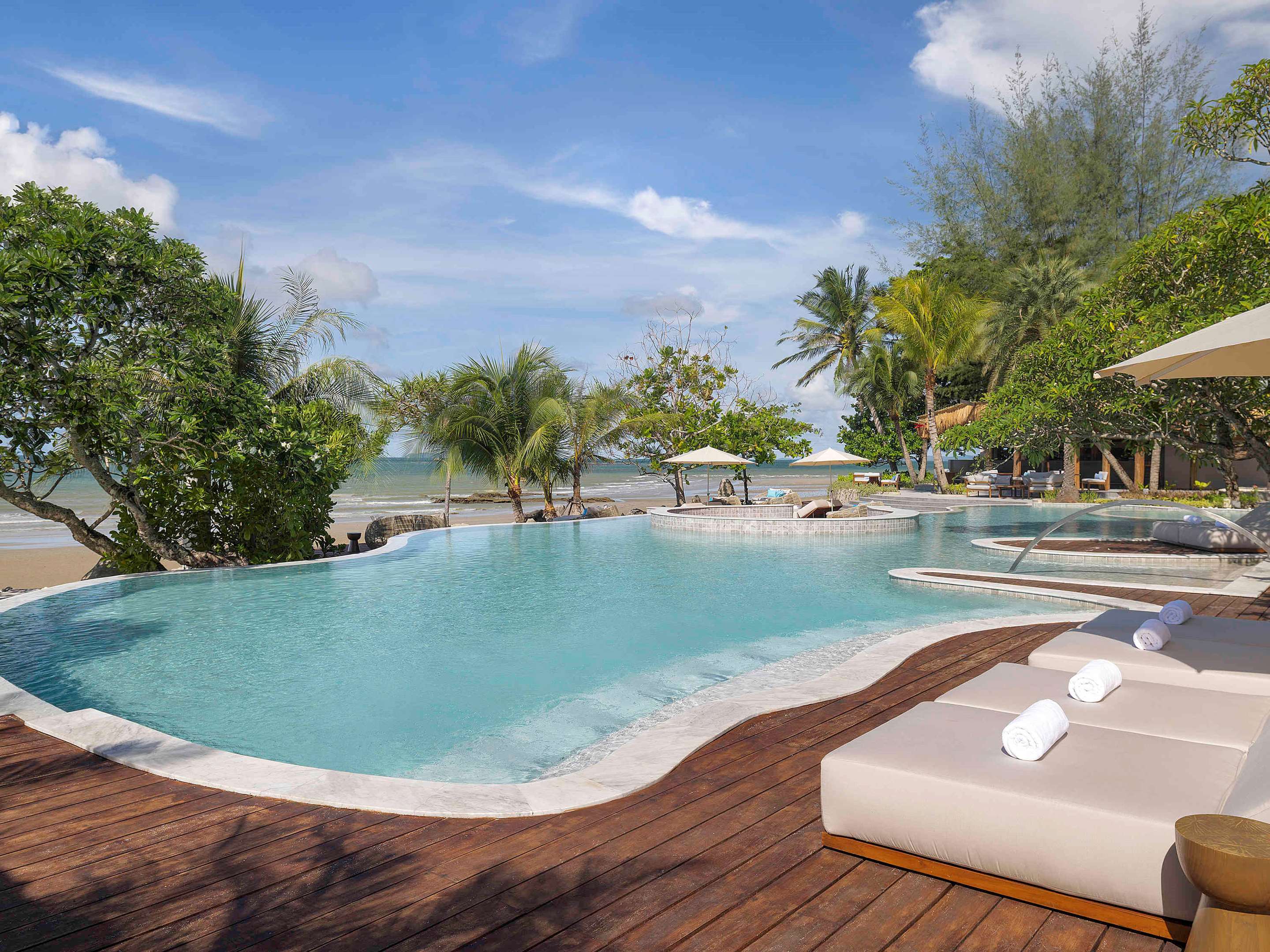 Mercure Rayong Lomtalay Villas & Resort Over view