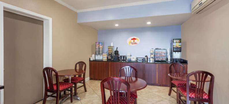 埃尔卡洪/圣迭戈温德姆速 8 酒店(Super 8 by Wyndham El Cajon/San Diego)图片