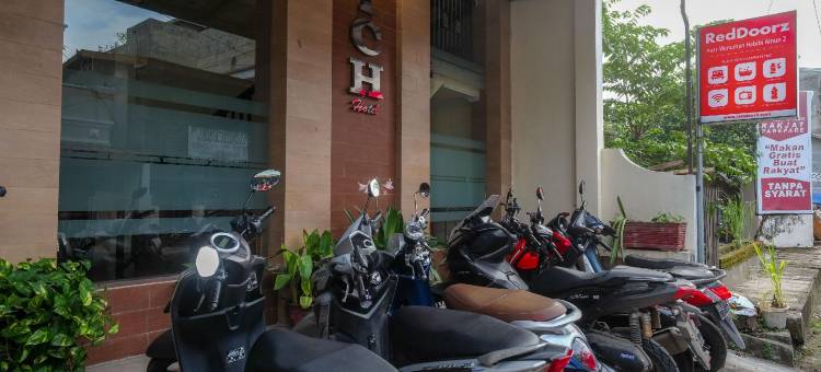 RedDoorz @ Hotel Rich Parepare near Pantai Mattirotasi图片